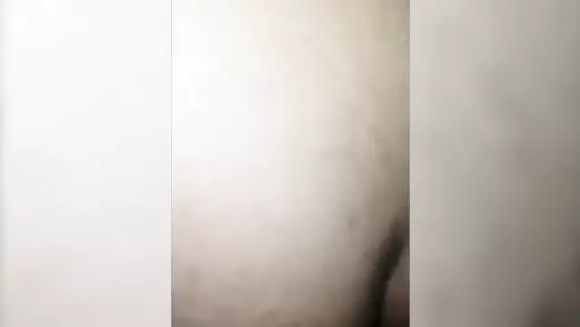 Sıkı vücutlu Tacik kız, sertçe sikerken inliyor.